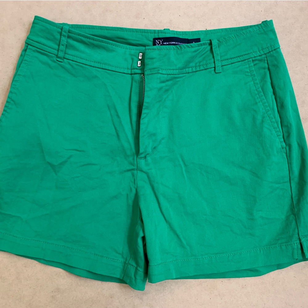New York & Company Vibrant Green Men's Shorts